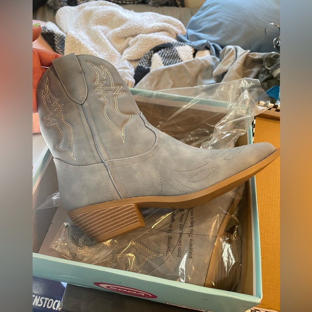 NWT Never Worn Soda Women Cowboy Boots Size 8.5 Denim Blue